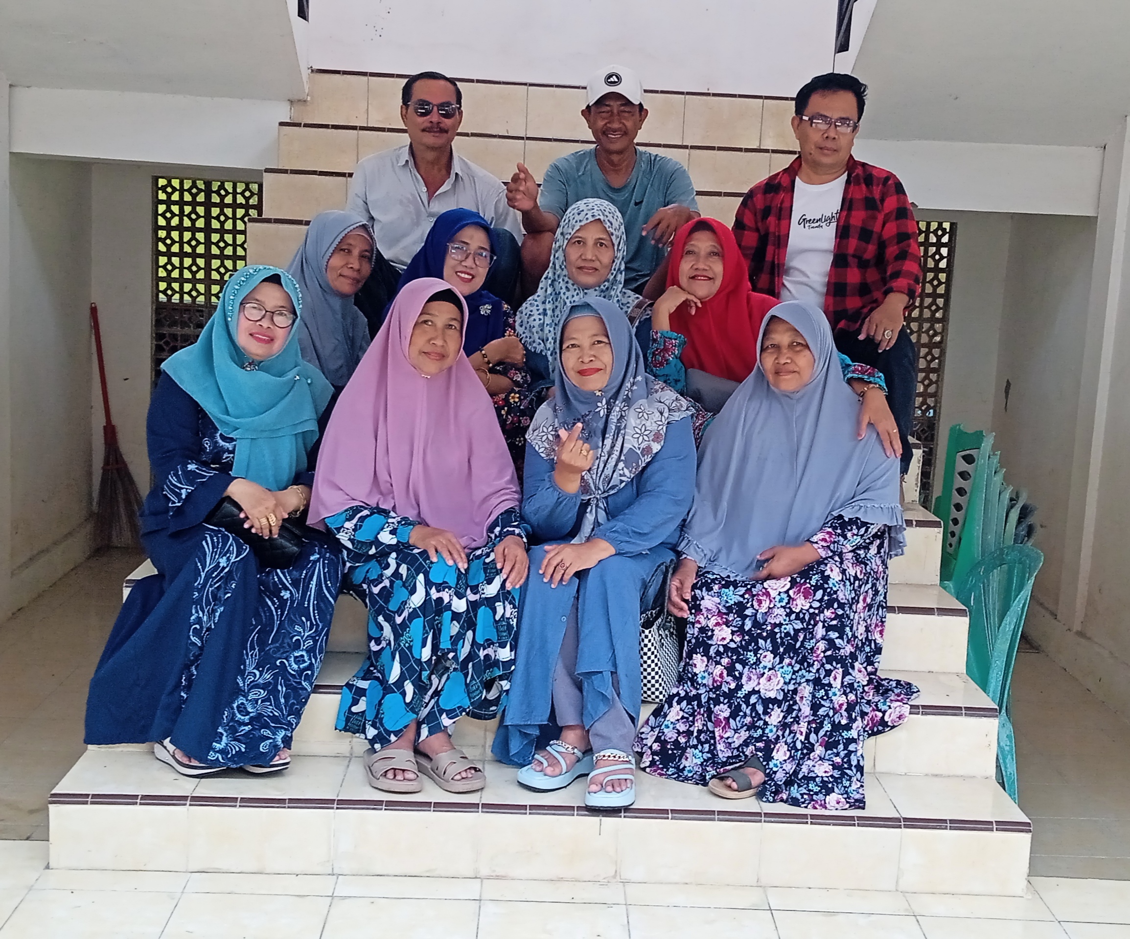 Reuni Alumni SDN Dalpenang 2 dan 4 Yang Ke 44 di Taman Wiyata  Bahari Penuh Nostalgia