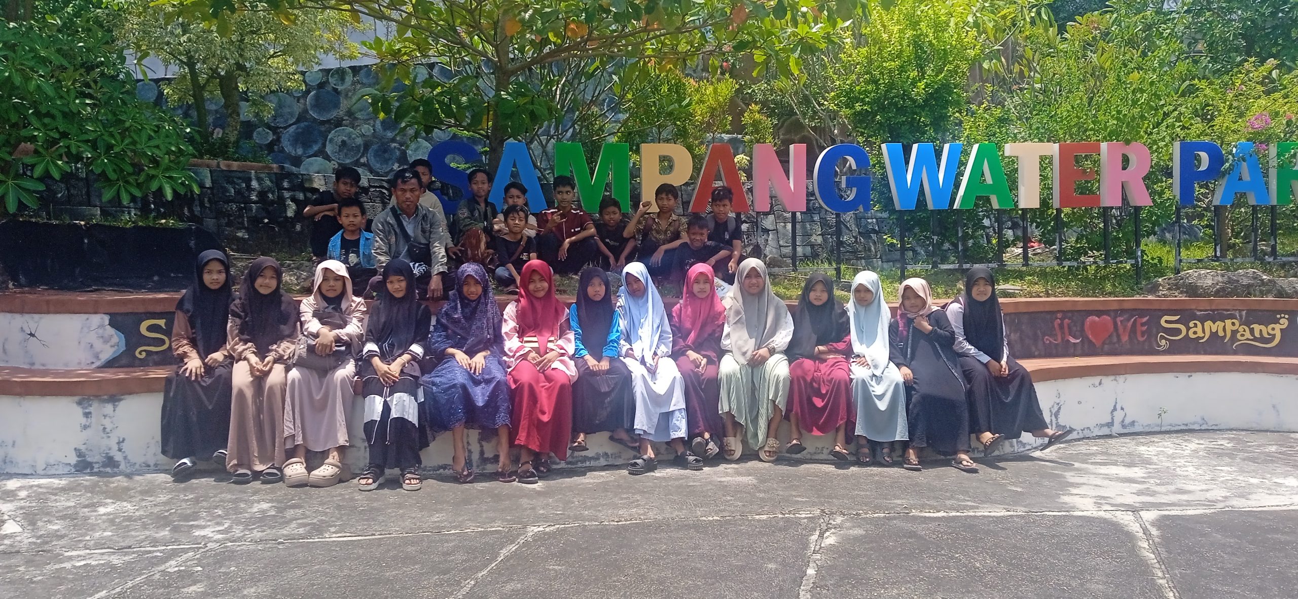 MI Tarbiyatul Atfal Baruh Pasean Pamekasan Madura Ramaikan Sampang Water Park