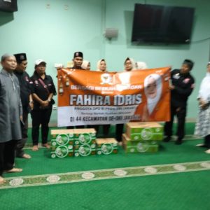 Berbagi di Bulan Suci, Fahira Idris Salurkan Takjil ke 44 Kecamatan Se- DKI Jakarta