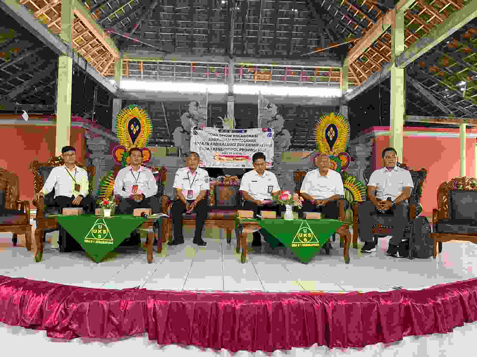 Kesbangpol Bali Edukasi Ratusan Pelajar di SMAN 1 Semarapura, Sosialisasi Pencegahan Radikalisme Dan Kriminalitas/Bullying