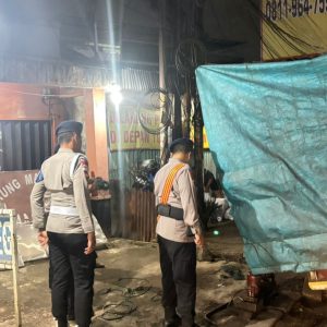 Truk Terperosok Depan Mako C Pelopor, Brimob Bantu evakuasi dan Urai Lalin