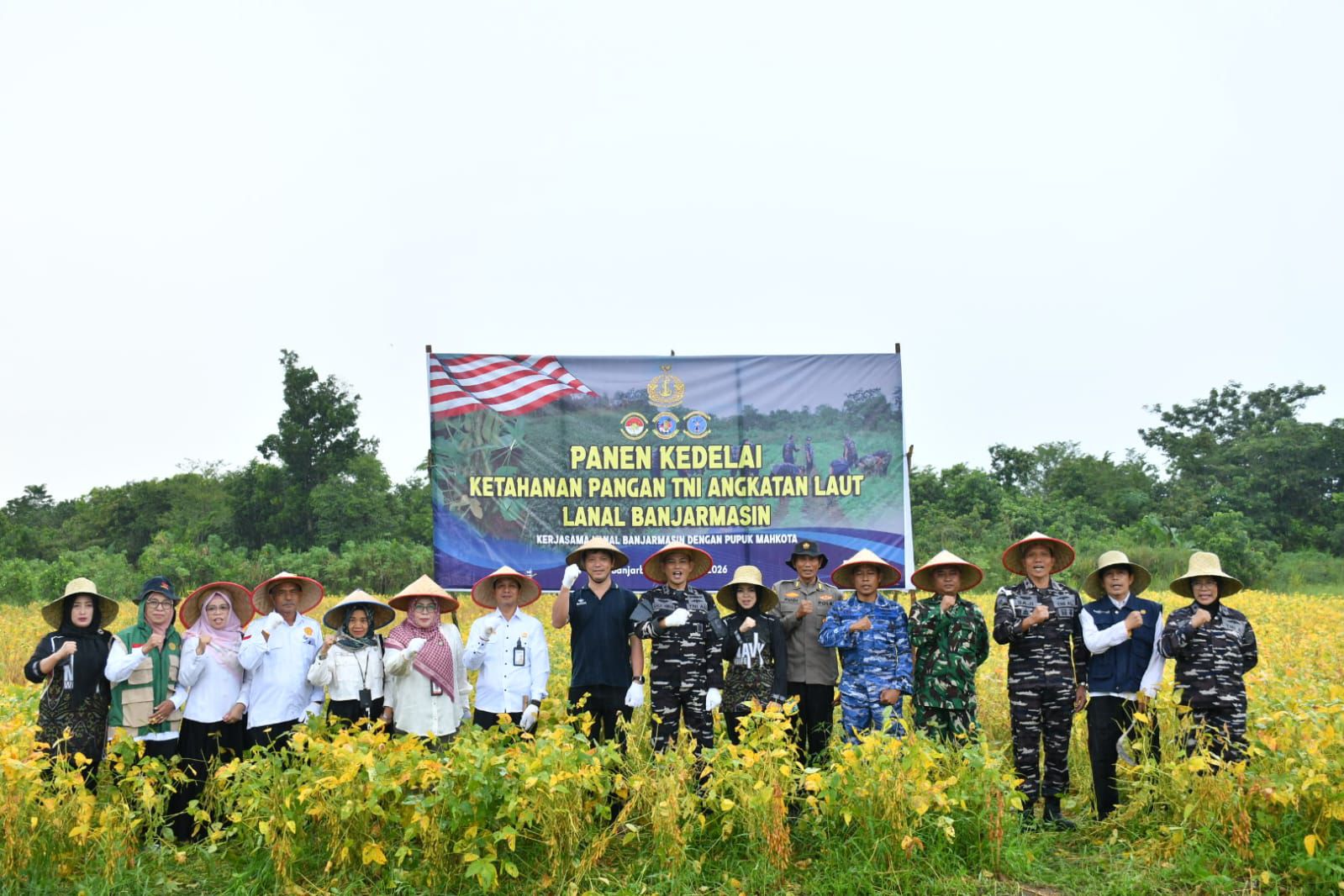 Pemprov Kalimantan Selatan Apresiasi Panen Kedelai Lanal Banjarmasin