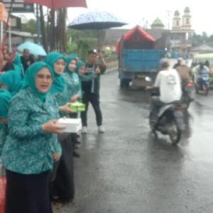 Serentak se-Kabupaten Bogor, PKK Cigombong Wujudkan “Satu Langkah Seribu Berkah” Lewat 600 Takjil