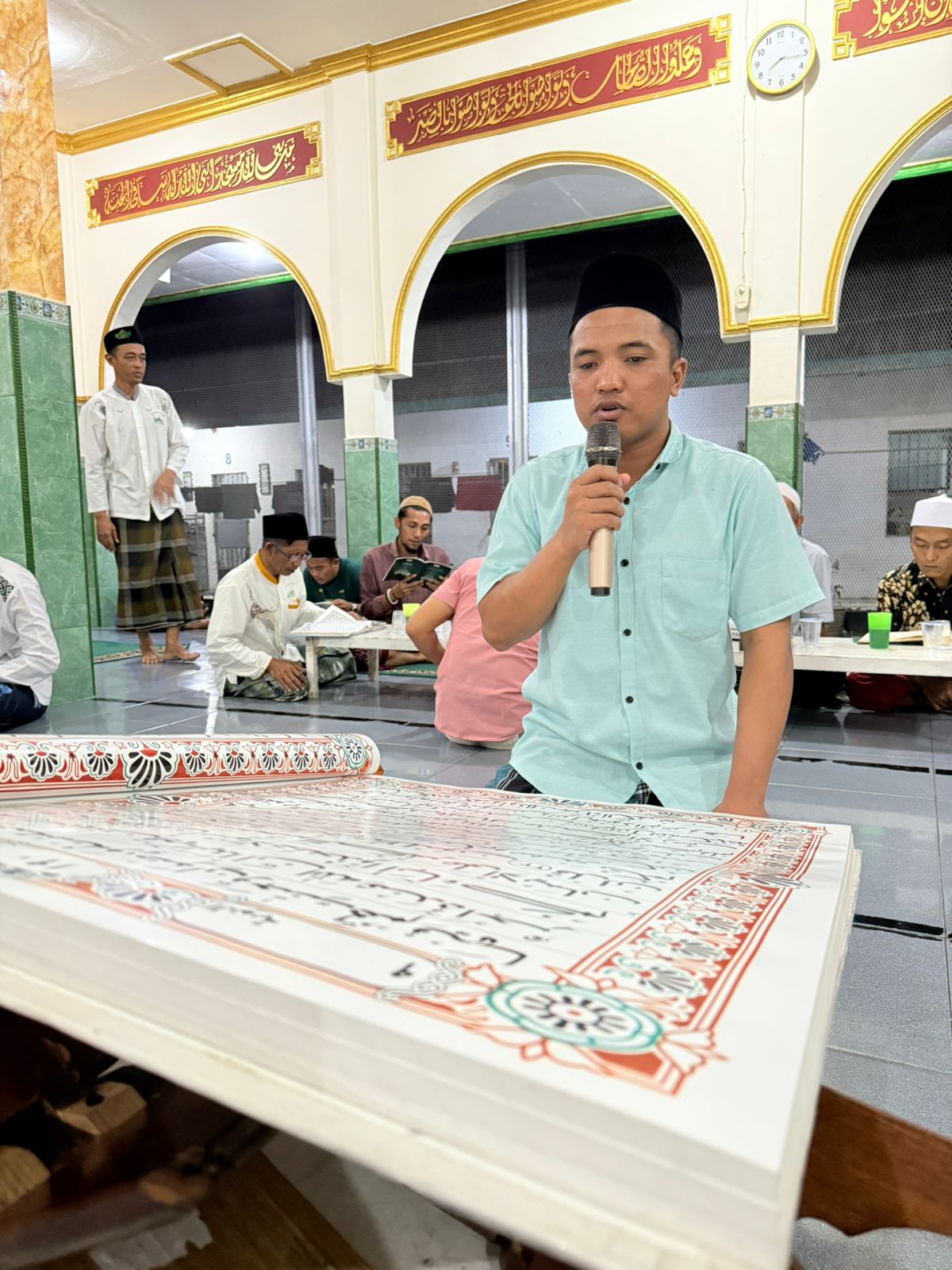 Warga Binaan Lapas Banyuwangi Rampungkan Al-Qur’an Raksasa, Kini Digunakan Rutin untuk Tadarus