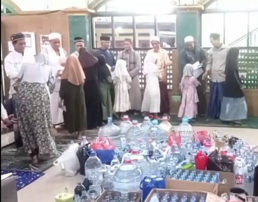 Kades Pagelaran Hadiri Peringatan Malam Nuzulul Qur’an dan Ikhtifalan Sanlat Di Masjid Jami Nurul Huda