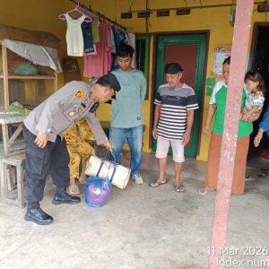 Viral di Medsos, Nenek Pikun Terlantar Akhirnya Pulang – Polsek Tanah Jawa Lacak Keluarga Hanya dalam Sehari!