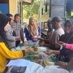 Gerakan Pangan Murah jelang Idul Fitri 1447 H, Polres Sampang gelar Bazar Murah