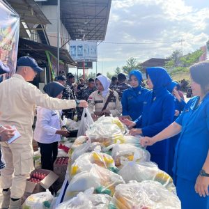 Lanal Dabo Singkep Gelar Bazar Ramadhan Murah dan Bagikan Takjil Kepada Masyarakat