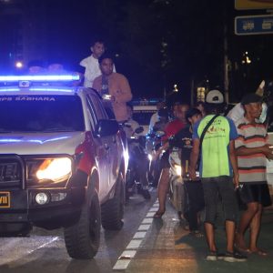 Ramadhan Berkah, Ditpamobvit PMJ Bersama Masyarakat Pecinta Polri Turun ke Jalan Bagikan Sahur