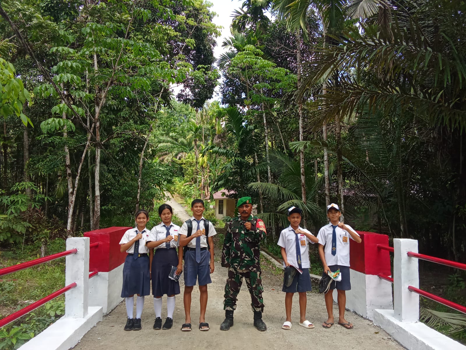 Kodim 0213/Nias Tuntaskan Pembangunan Jembatan Aramco di Sungai Malowu, Perkuat Akses Transportasi Warga