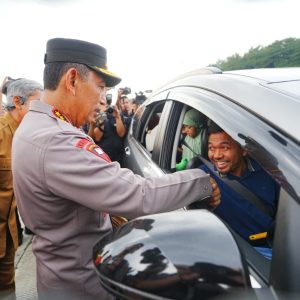 Tinjau Kalikangkung, Kapolri Pastikan Pelayanan hingga Rekayasa Lalin Optimal Hadapi Mudik