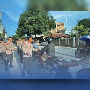 Brimob Polda Sumut Turun ke Jalan, Bagikan Takjil untuk Warga yang Berpuasa