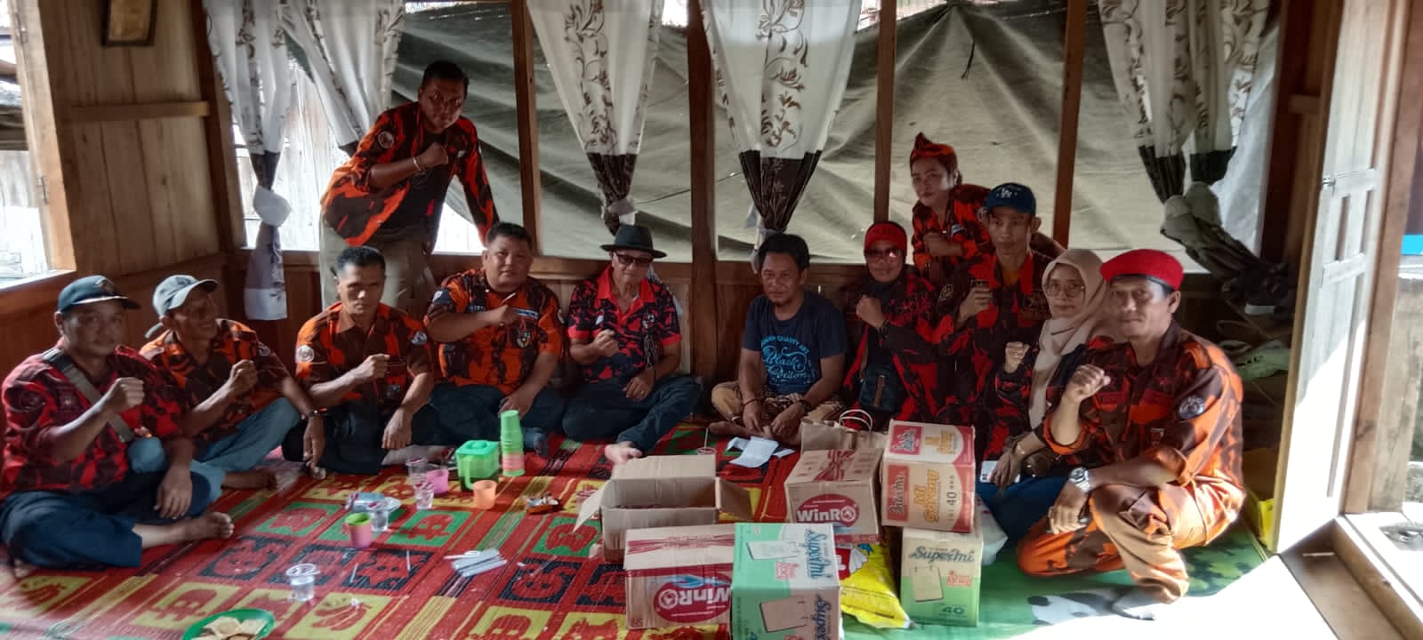 MPC Pemuda Pancasila Prabumulih Kunjungi Korban Kebakaran di Payuputat, Serahkan Bantuan Moril dan Materil