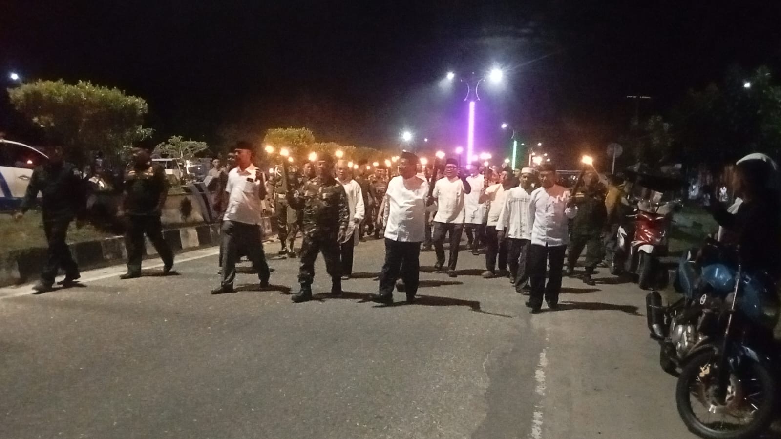 Bupati Aceh Singkil Ikuti Pawai Obor Malam Takbiran Sambut Idul Fitri 1447 H