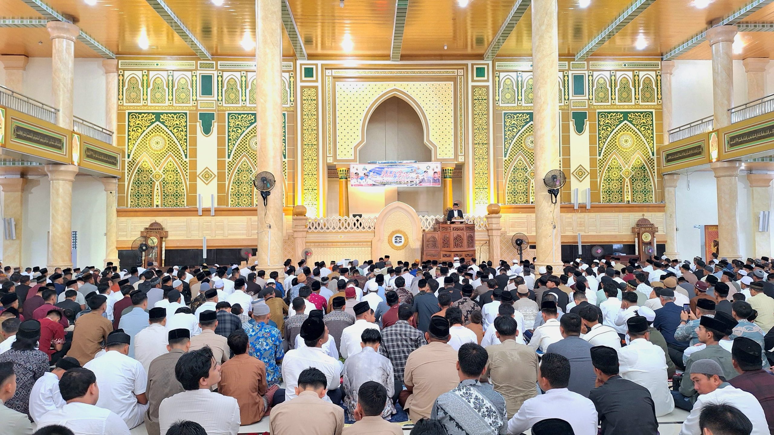 Prajurit Lanal Simeulue Ikuti Sholat Idul Fitri 1 Syawal 1447 H/2026 M Bersama Masyarakat di Masjid Agung Tengku Khalilullah Kabupaten Simeulue