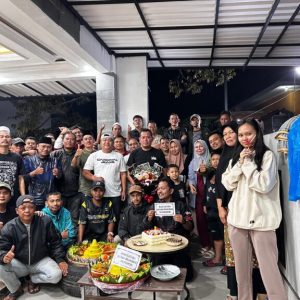 Kegiatan Foto : Ketua Paguyuban Cipelang Herang H. Deni Saputra, SH Dapat Kejutan Spesial di Milad ke-43 Sekaligus Milad ke-5 Paguyuban