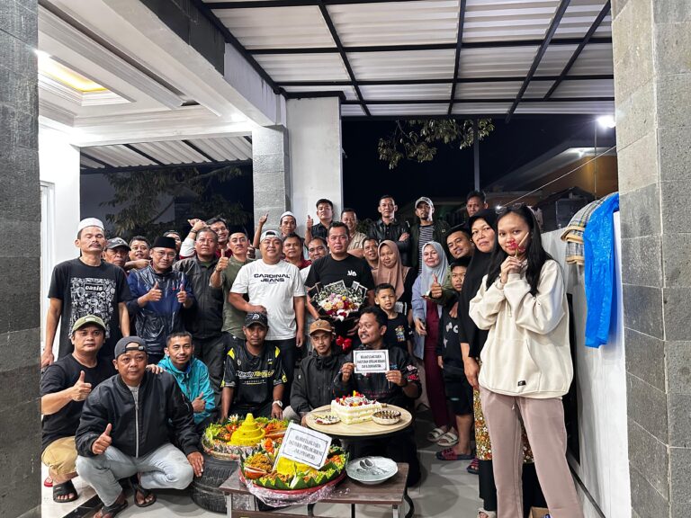 Kegiatan Foto : Ketua Paguyuban Cipelang Herang H. Deni Saputra, SH Dapat Kejutan Spesial di Milad ke-43 Sekaligus Milad ke-5 Paguyuban