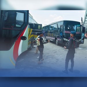 Brimob Polda Sumut Siaga Awasi Arus Mudik Balik di Terminal Amplas