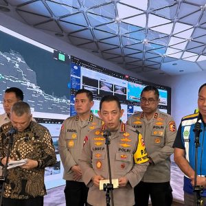 Kapolri Tinjau Arus Balik Lebaran di Jati Asih Pastikan Perjalanan Masyarakat Aman dan Nyaman