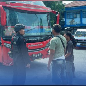 Sigap dan Humanis, Brimob Sumut Kawal Arus Mudik di Pelabuhan dan Terminal Sibolga