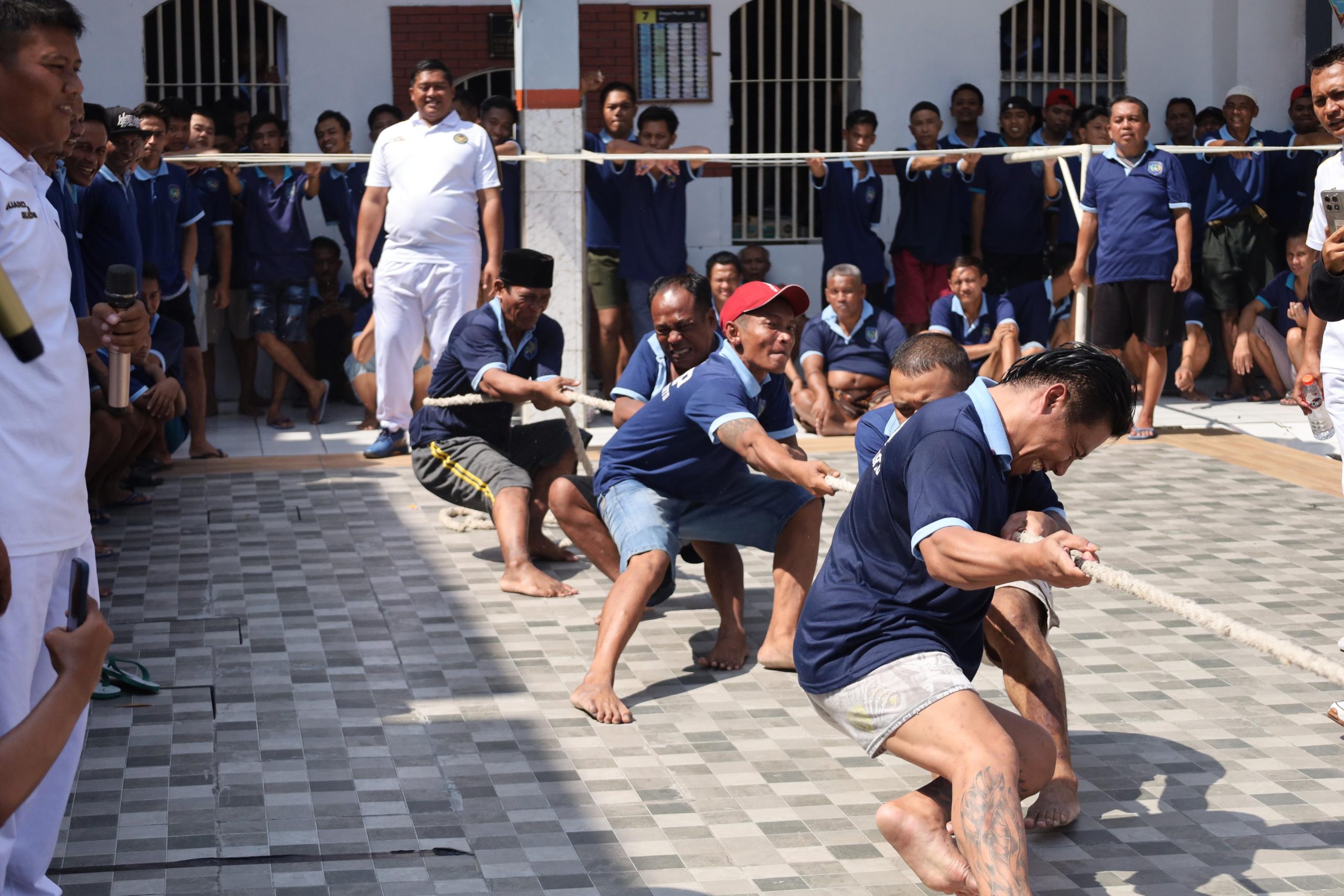 Antusias Pegawai Dan Warga Binaan Warnai Lomba Tarik Tambang peringatan HBP KE-62 Tahun 2026