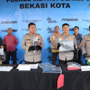 Polres Metro Bekasi Kota Ringkus Pencuri Spesialis ‘Rumsong’ dan 4 Penadah di Jatiasih