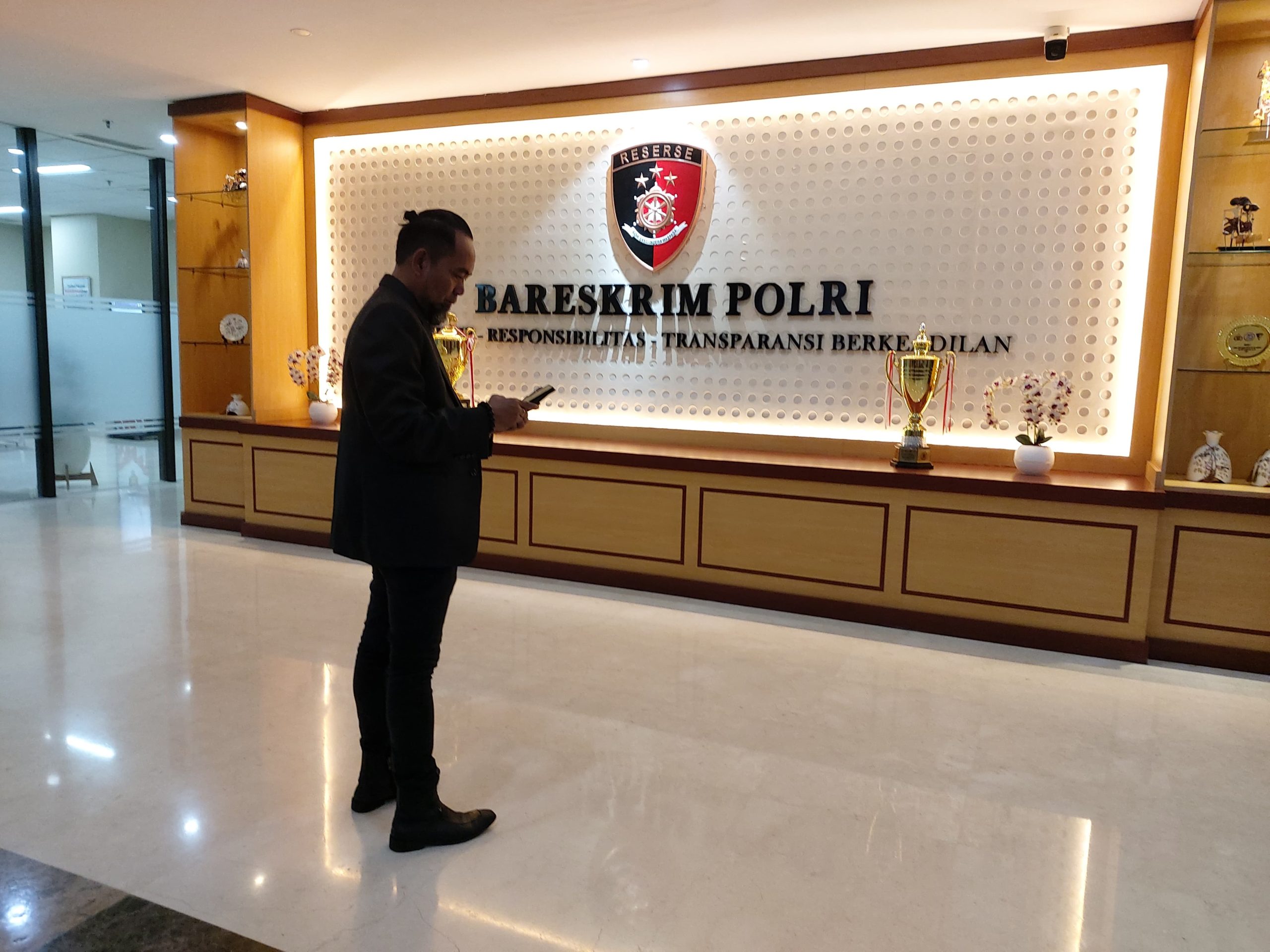 Banyak Pujian dan Kritik, Agus Flores Tegas Bela Polres Mojokerto