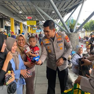 Pengamanan Humanis Embarkasi KM Kelud di Tanjung Priok Berjalan Aman dan Tertib
