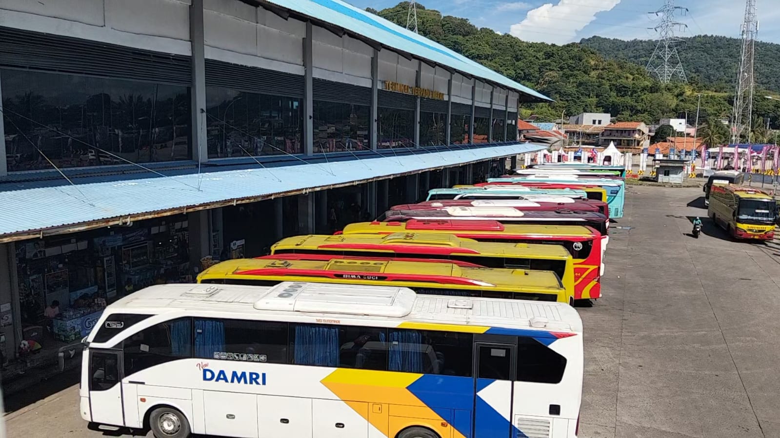 Bus dan Penumpang Meningkat di H+5, Terminal Terpadu Merak Tetap Lancar