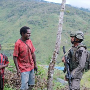 Satgas Ops Damai Cartenz-2026 Perkuat Pendekatan Humanis Lewat Patroli Sambang di Kiwirok