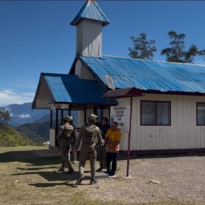 Humanis dan Presisi, Satgas Ops Damai Cartenz 2026 Hadirkan Rasa Aman dalam Patroli dan Pengamanan Ibadah di Sinak