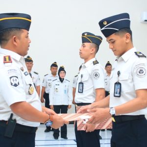 Kalapas Banyuwangi Sematkan Tanda Pangkat Baru: Semakin Tinggi Pangkat, Semakin Besar Tanggung Jawabnya