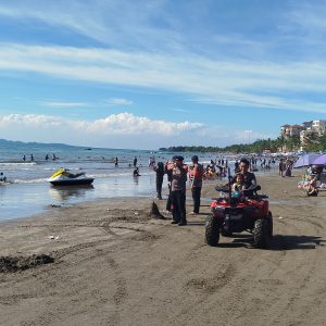 Wisata Pantai Anyer Ramai Pengunjung, UMKM Lokal Ikut Terdongkrak