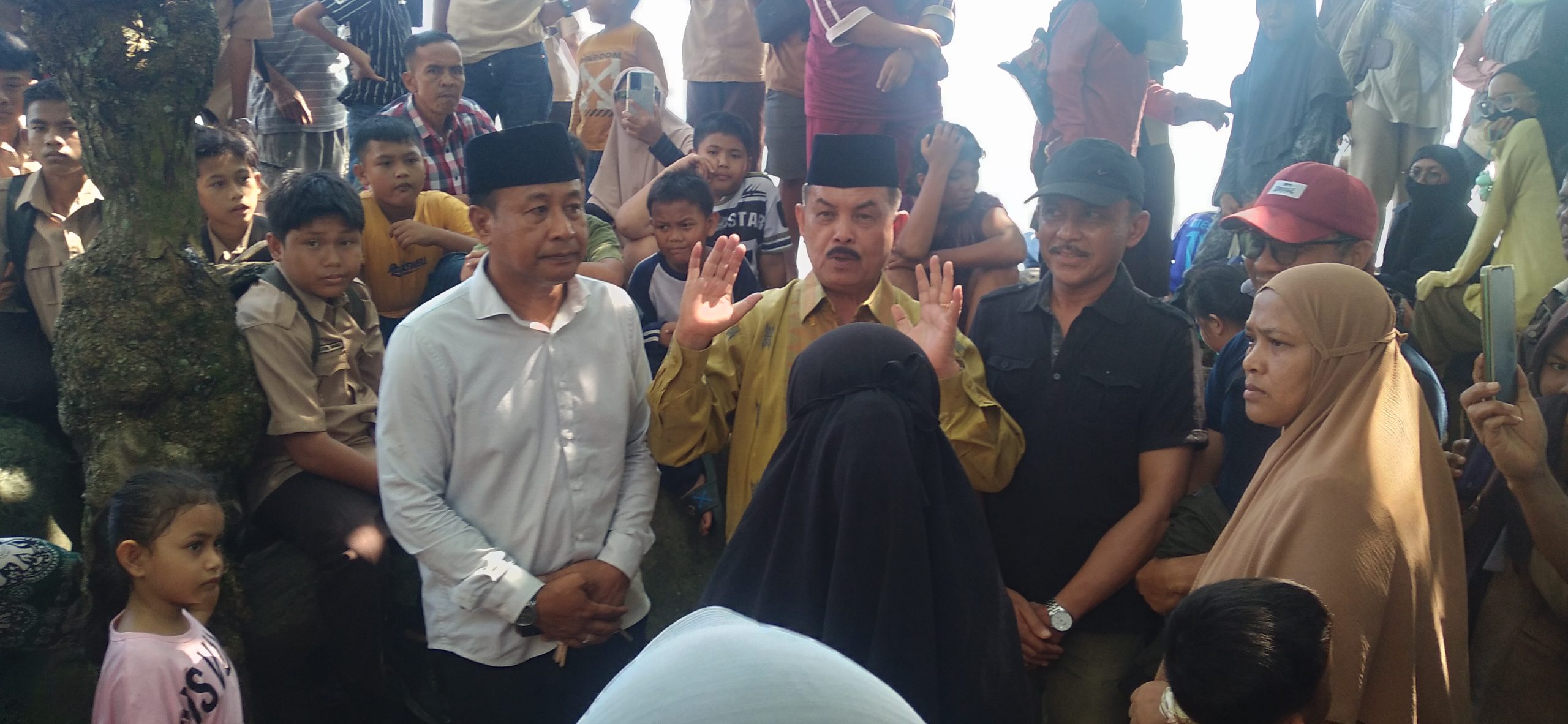 Laut yang Mendayu-dayu: Doa dan Air Mata Menjemput Rasyid dan Zafran di Pantai Ulak Karang