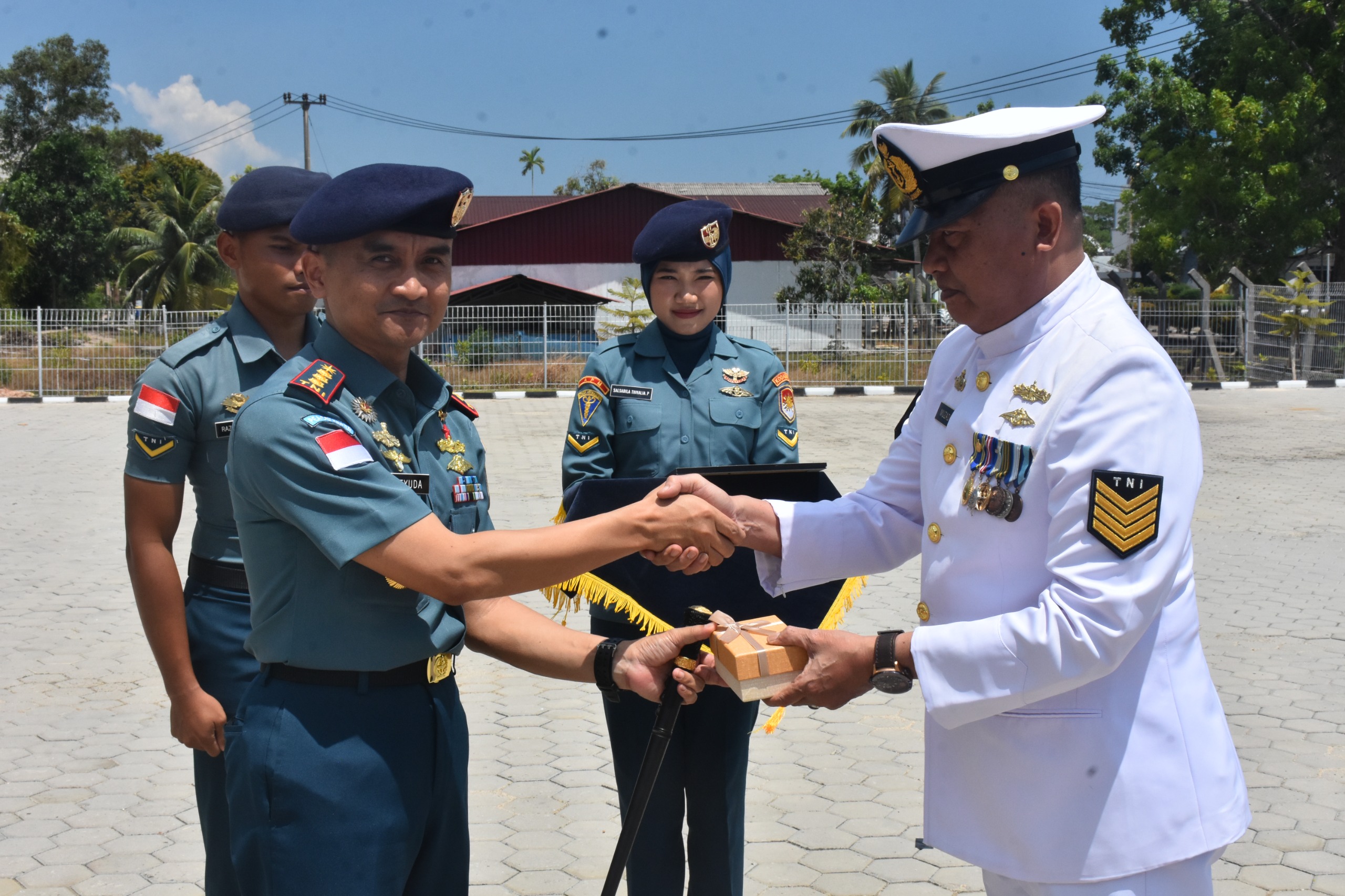 Purna Tugas Dengan Kehormatan, Danlanal Bintan Lepas Keberangkatan Serma Kom (Purn) Muzadi