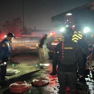 Brimob Metro Jaya Sigap Amankan Kebakaran SPBE di Bekasi, Situasi Cepat Terkendali