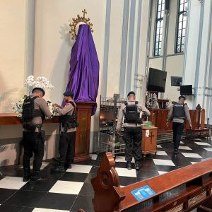 Brimob Polda Metro Sterilisasi Gereja Pastikan Paskah Aman