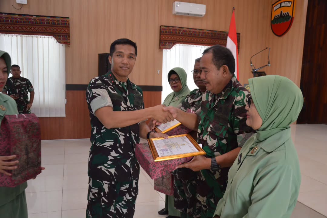 Kodim 0212/Tapsel Gelar Upacara Pelantikan Kenaikan Pangkat dan Pelepasan Purna Tugas