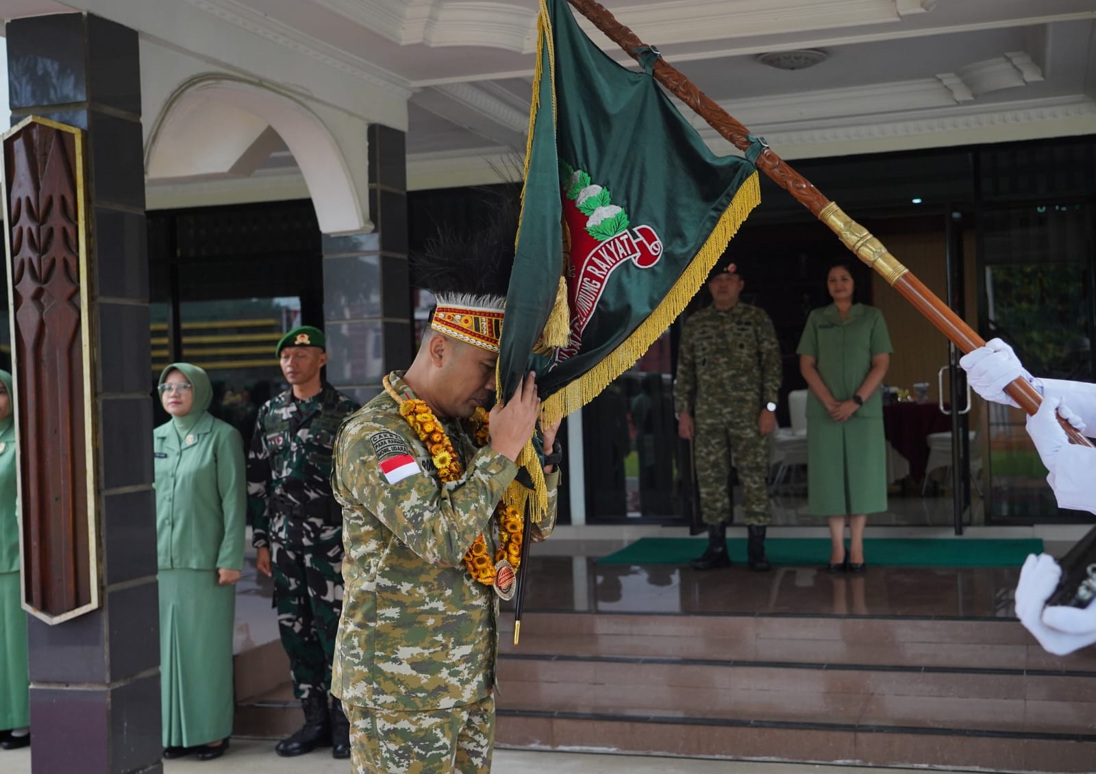 Estafet Kepemimpinan Berlanjut : Korem 172/PWY Sambut Danrem Baru, Lepas Pejabat Lama dengan Tradisi Penuh Makna