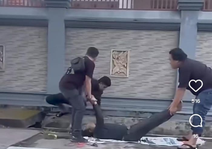 Ditemukan Mayat Seorang Pria Di Pinggir Jalan Di Medan,Polisi Lakukan Penyelidikan