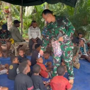 Di Tengah Keterbatasan, Satgas Yonif 121/MK dan Warga Tuali Rayakan Paskah Penuh Sukacita