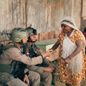 Satgas Damai Cartenz Hadir di Tengah Masyarakat, Pastikan Ibadah Berjalan Aman di Distrik Kiwirok