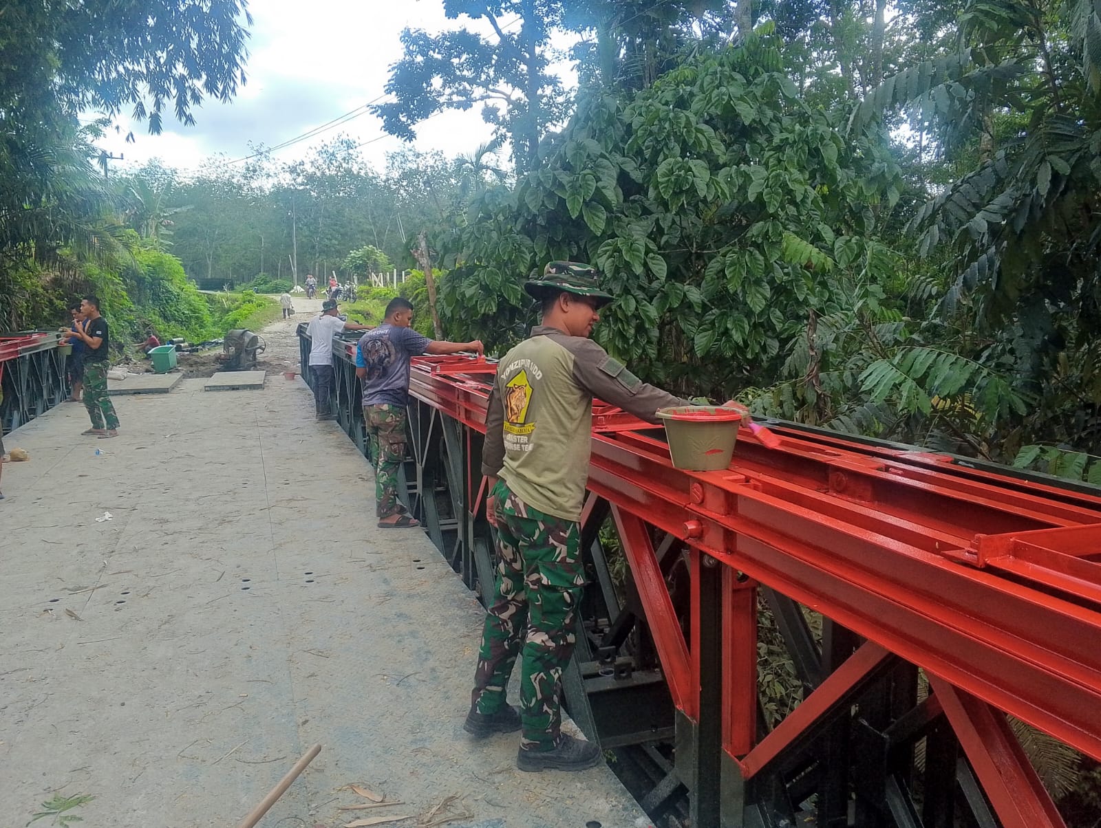 Kodim 0207/Simalungun Bersama Yonzipur I/DD Rampungkan Jembatan Modular di Dolok Maraja Kab. Simalungun