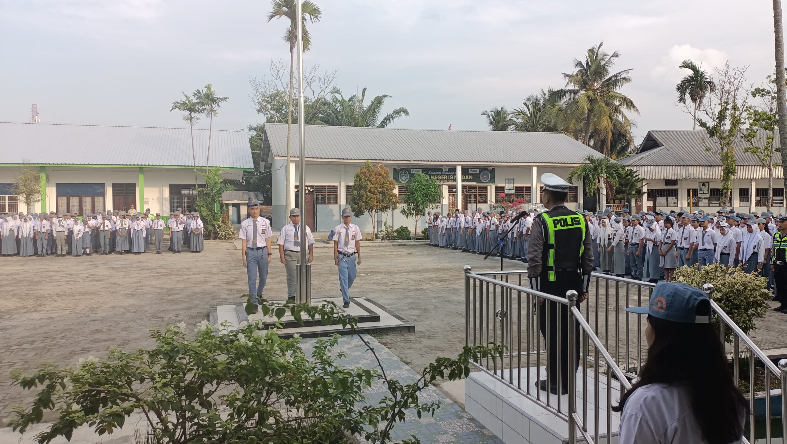 Sat Lantas Polres Pelabuhan Belawan Gelar Police Goes To School di SMA Negeri 9 Medan