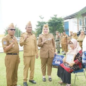 Pemkab Musi Rawas Berikan Penghargaan kepada ASN yang Memasuki Masa Purna Tugas