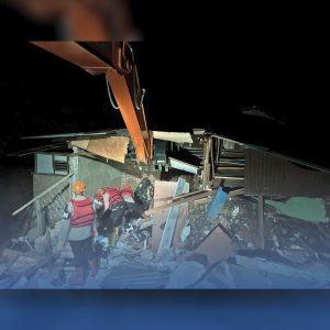 Dini Hari Mencekam, Brimob Sumut Terjang Longsor Sembahe Demi Selamatkan Nyawa