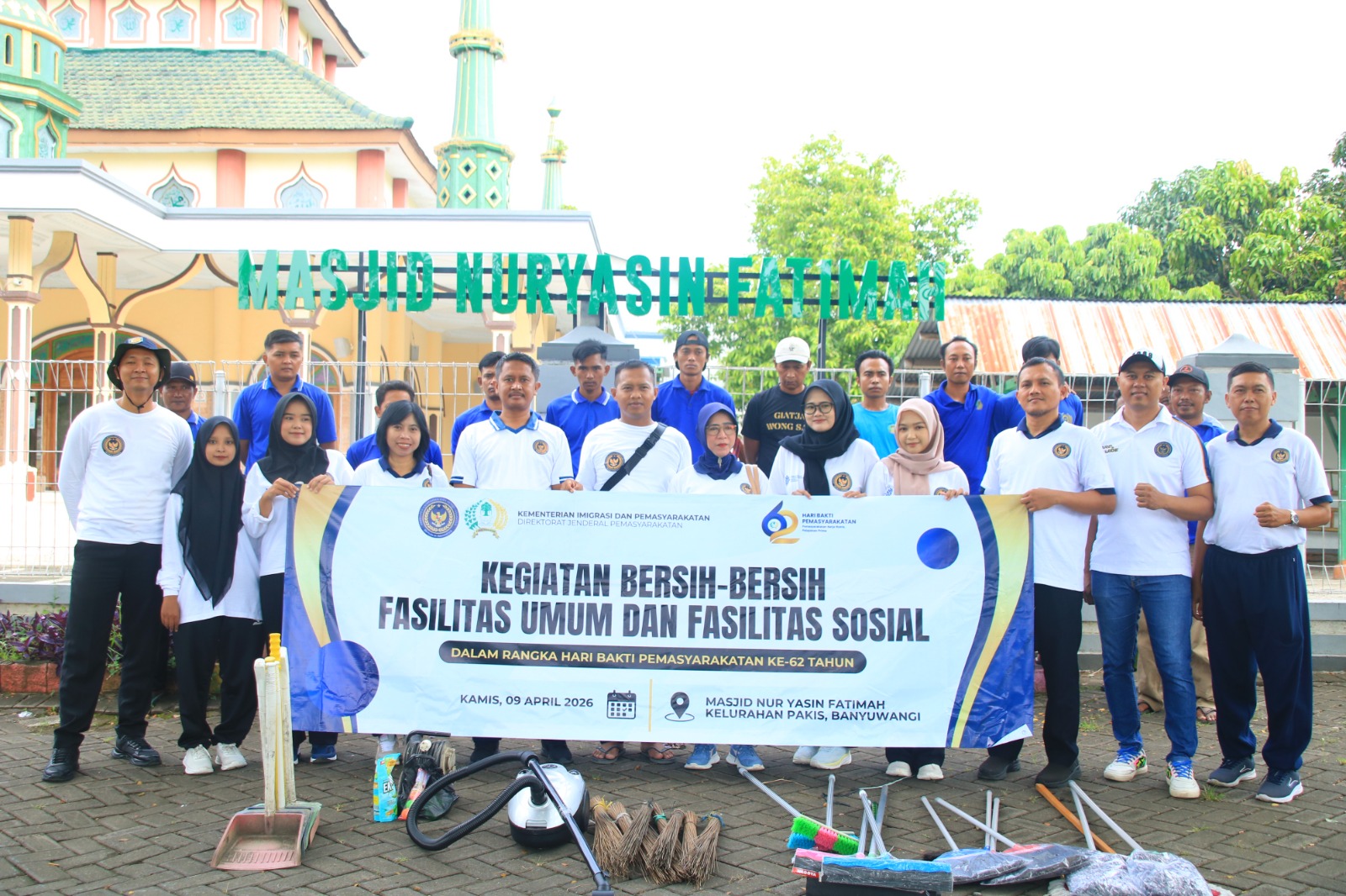 Sambut Hari Bhakti Pemasyarakatan ke-62, Lapas Banyuwangi Gelar Aksi Bersih-Bersih Lingkungan dan Tempat Ibadah