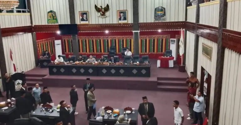 Akibat Beda Pendapat, Sidang Paripurna pembahasan Rancangan APBK Aceh Singkil Diskor