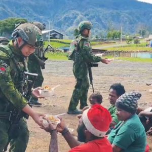 Koops TNI Habema Berbagi Kasih: Bagikan Sembako, Makan Bergizi Gratis, dan Pelayanan Kesehatan kepada Masyarakat Distrik Gome
