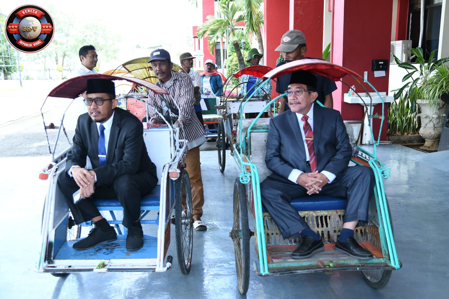 Bupati dan Wabup Sumenep Naik Becak, Pemkab Terapkan Rabu Hemat BBM untuk ASN dan BUMD